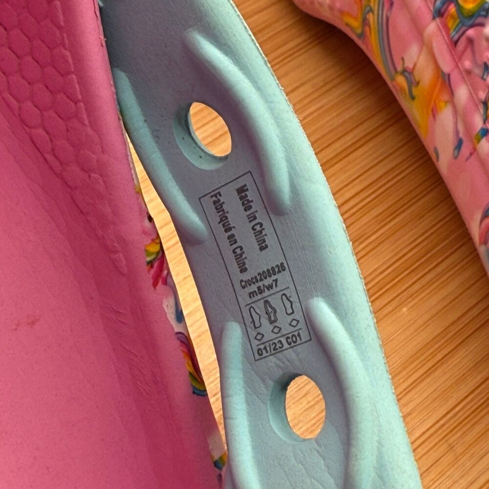Crocs unisex Lisa Frank Unicorn Classic Clogs M5/W7 - Picture 10 of 10